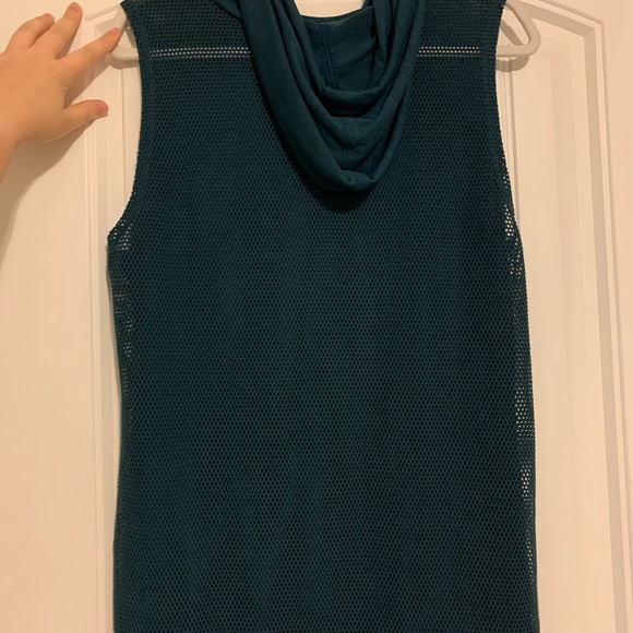 Sleeveless workout tank top - Picture 4 of 5
